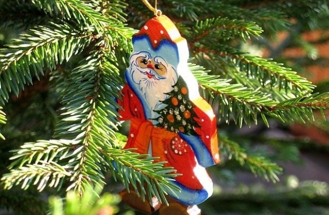 Грейва коледната украса във Варна