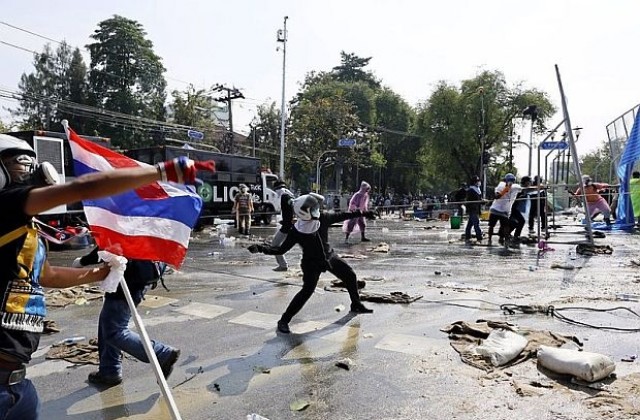Тайландската министър-председателка отказа да подаде оставка