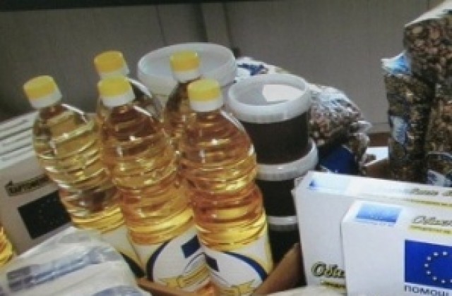 БЧК раздава 20-килограмови пакети с храни