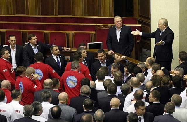 Украинският парламент ще обсъди вот на недоверие на правителството
