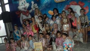 Зимни принцеси донесоха подаръци на гимнастички от Велбъжд