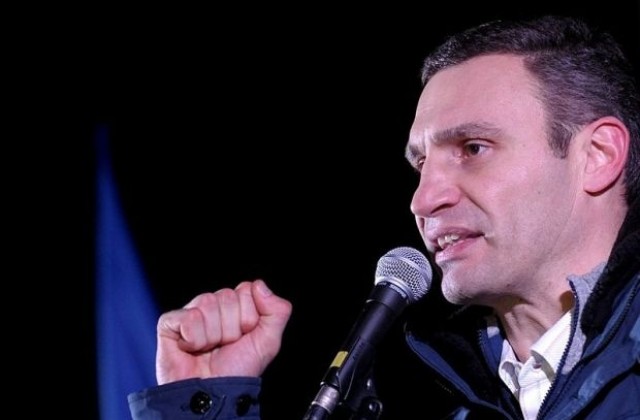 Украинската опозиция призова протестиращите да бойкотират парламента и правителството