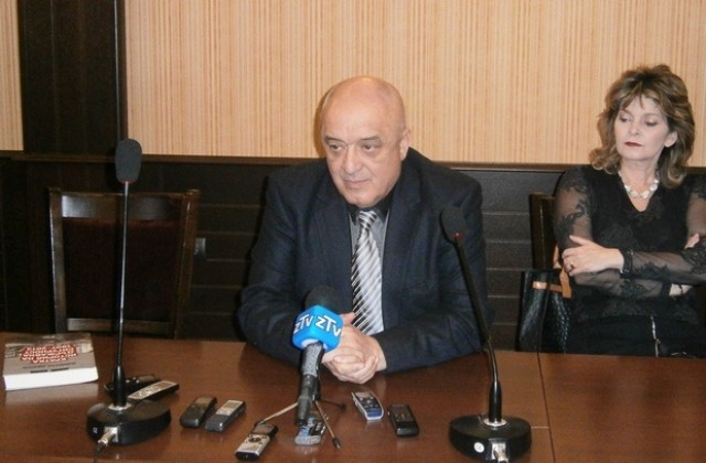 Бивш началник в Шесто управление в ДС представи свои книги в Плевен