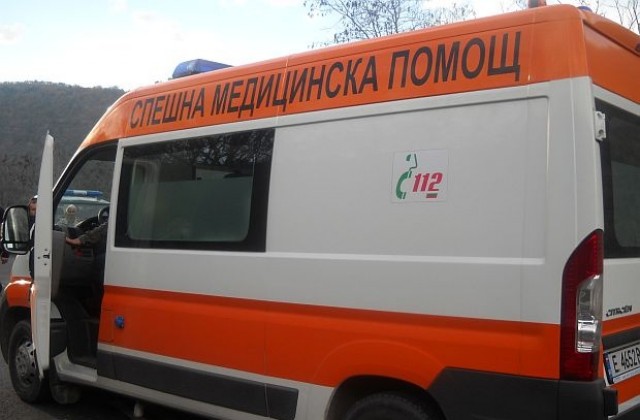 Фиат се заби в дърво