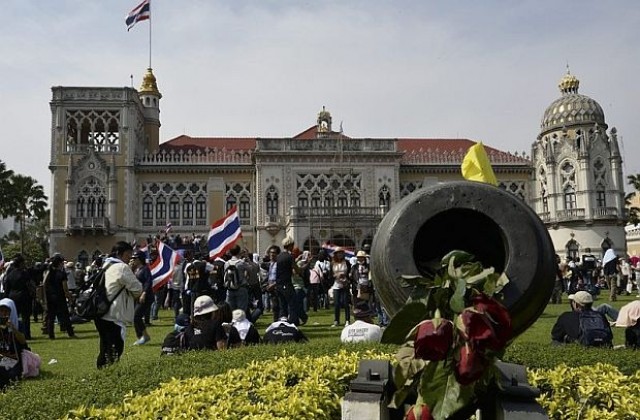 Протестиращите в Тайланд навлязоха в правителствения комплекс и обявиха победа