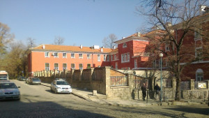 Сигнал за бомба евакуира Търговската гимназия