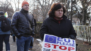 Производителите на екоенергия отново протестираха срещу предложената такса върху приходите
