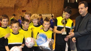 Малките локомотивци спечелиха купа M BM Стефан Иванов е най