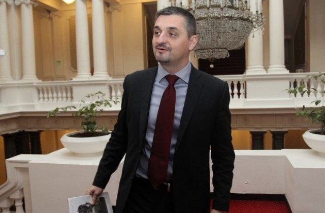 Комисията „Златанов” излезе с доклад, праща го на Цацаров