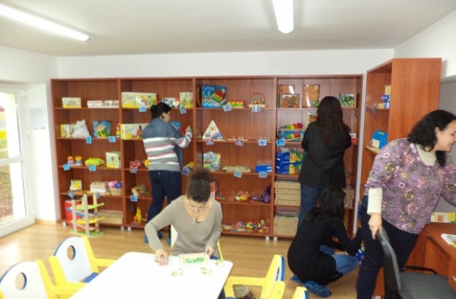 Специалисти от Дневния център за деца с увреждания се обучаваха във Варна