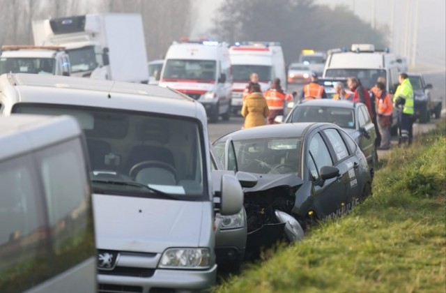 Верижна катастрофа със 100 коли, автобуси и камиони в Белгия