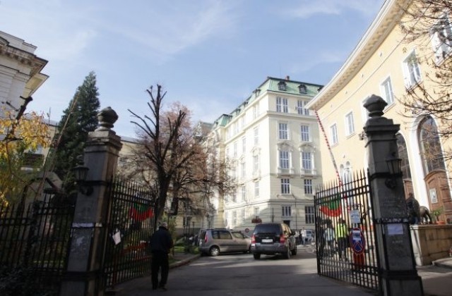 Пияните преподаватели в СУ с наказание „предупреждение за уволнение”