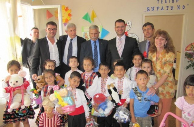 Посланикът на Израел  Шаул Камиса Раз ще запали свещите за празника Ханука