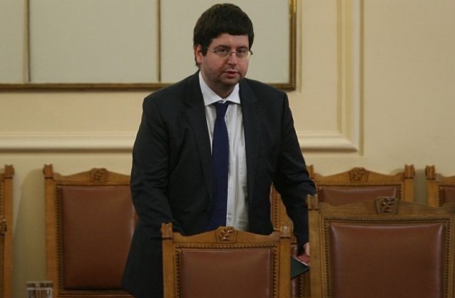 Режат партийните субсидии с лев на глас, продължават дебатите за бюджет 2014