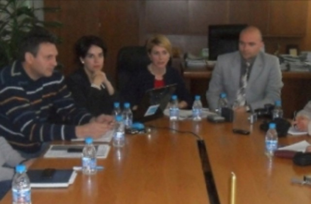 Фирмите от проекта Воден цикъл поддържат и обезопасяват улиците, по които работят и през зимата