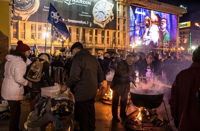Иво Божков за протеста в Киев: Все едно гледам войници, тръгнали на революция