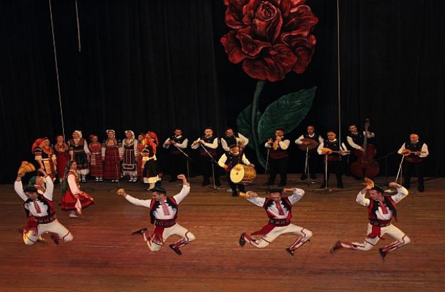 Продължават  коледните концерти на ансамбъл Пирин