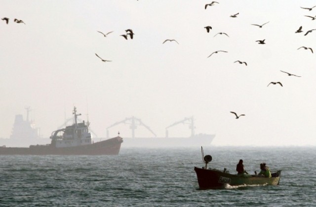 Италиански кораб ще търси нефт и газ във водите ни