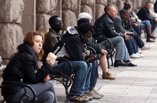 Най-вече самотни майки приемат в бежанския център в село Баня