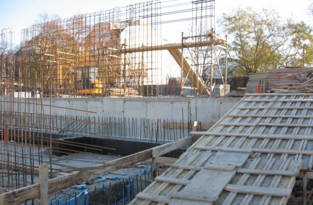 Започна събарянето на южната трибуна на стадион Христо Ботев