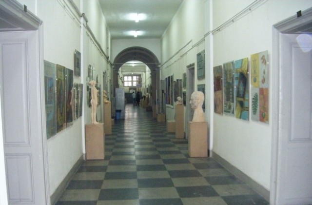 Раздадоха наградите в годишната изложба на студентите-художници