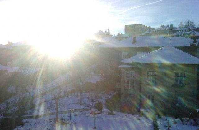 Ясно и слънчево, пътищата са проходими