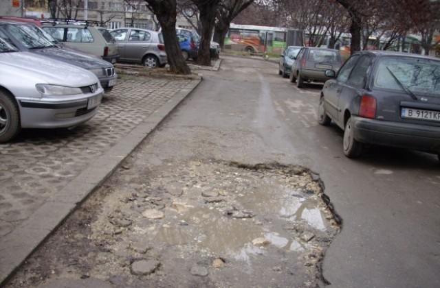 Зам.-кметът Хр. Иванов: Реконструкцията на уличната мрежа пести вода