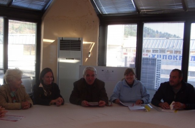 Община Дупница представи изпълнителите по проекта за ЦНСТ