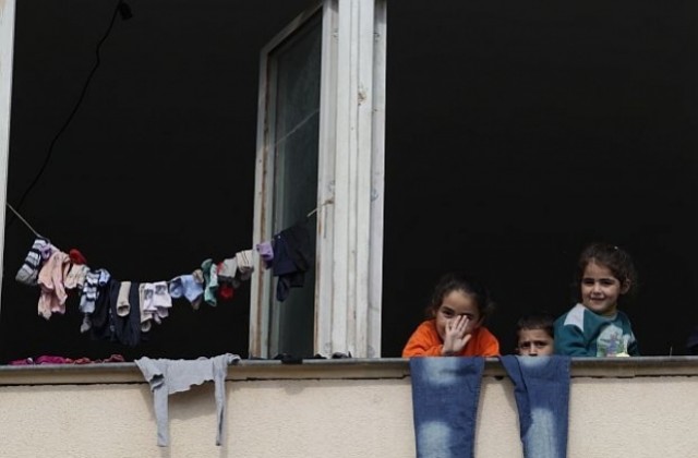 Тържество с подаръци за децата на бежанците в Ковачевци