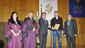 Кметът връчи Академичната награда на Община В Търново ректорът отличи