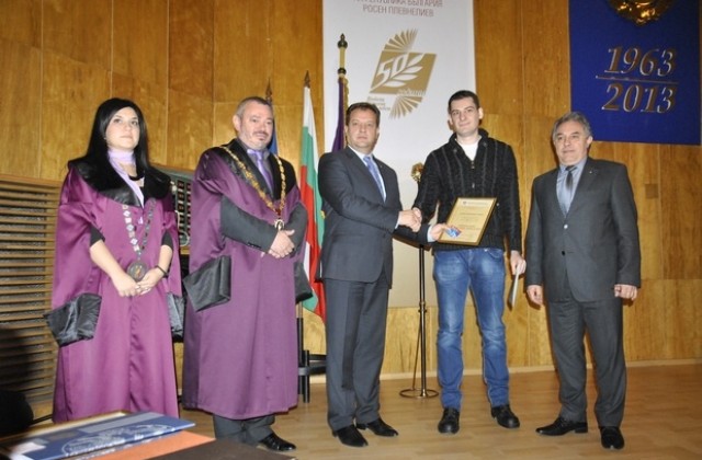 Кметът връчи Академичната награда на Община В. Търново, ректорът отличи заслужили студенти във ВТУ