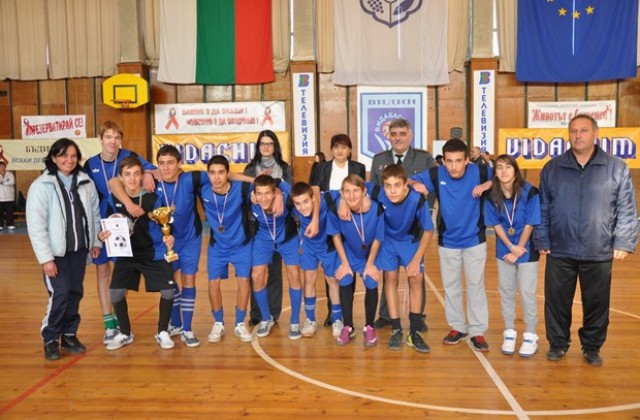 Футбол на малки врати по повод Международния ден на доброволеца