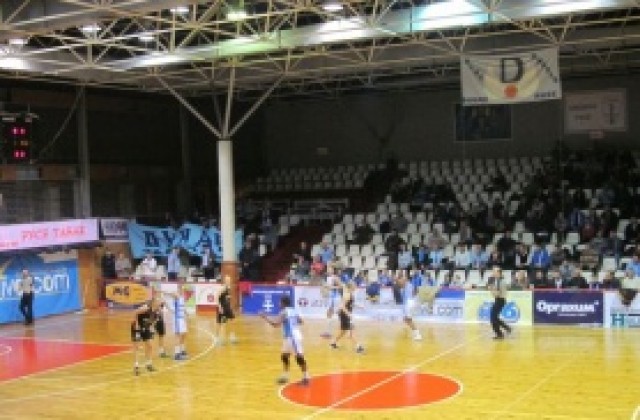 Дунав 8806 загуби от шведки с една точка