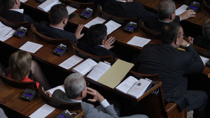 Депутатите преполовиха работата по бюджет 2014 дебатираха до полунощ