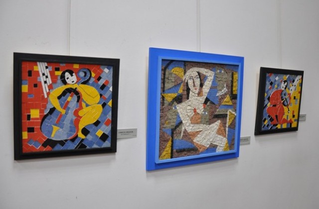 „Коледни багри“ в галерия „Никола Петров“