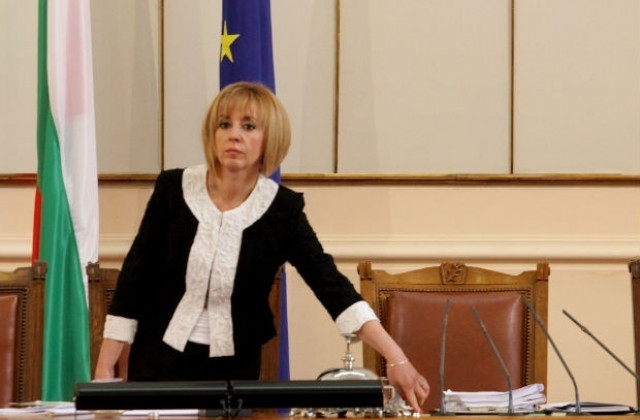 Парламентът гледа искането на ГЕРБ за оставка на Мая Манолова