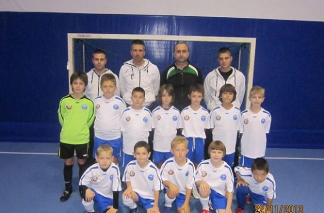 ДФК Делфините на коледен турнир във Велико Търново