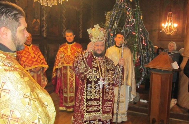 Празнична света литургия и във Враца