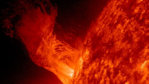 НАСА откри поток от плазма в Слънцето