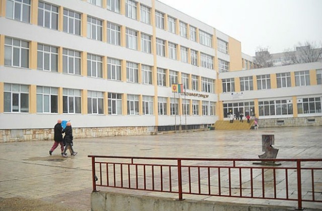 Родителите на загинала във влака София-Кардам дариха полученото държавно обезщетение