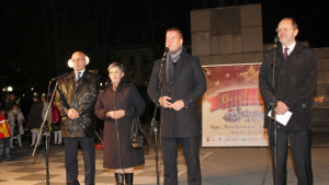 Откриха официално Коледния базар