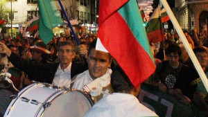 Поредна вечер на протест въпреки студа и снега