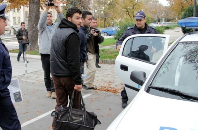 Напрежение и обвинения след бунт в лагера в Любимец