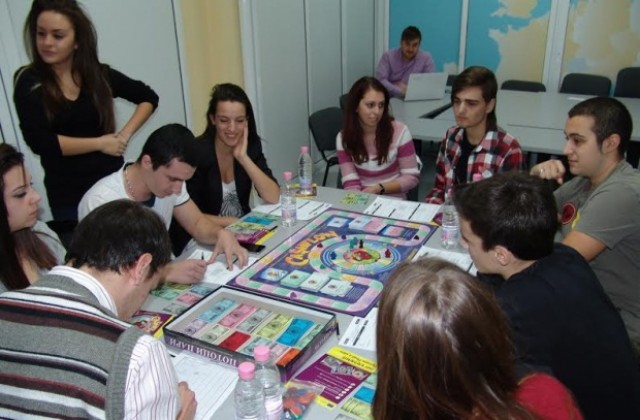 Ученици показаха завидни умения по предприемачество и финансова грамотност