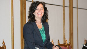 Двойно повече чужди туристи през зимата очаква вицепремиер Бобева