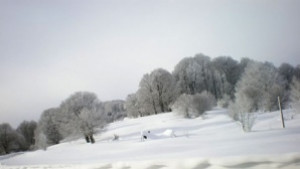 Малко сняг готова писта за ски и свободни места за