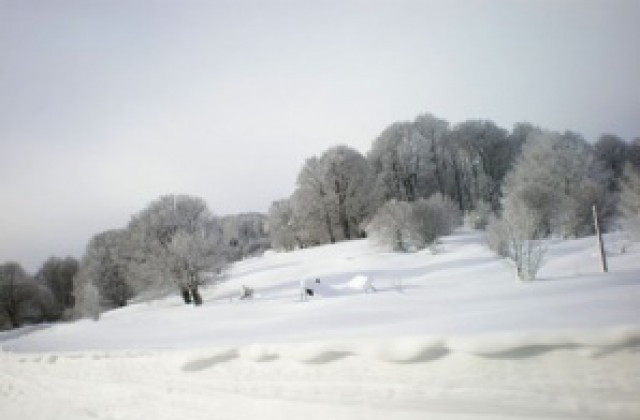 Малко сняг, готова писта за ски и свободни места за 8 декември в Осоговската планина