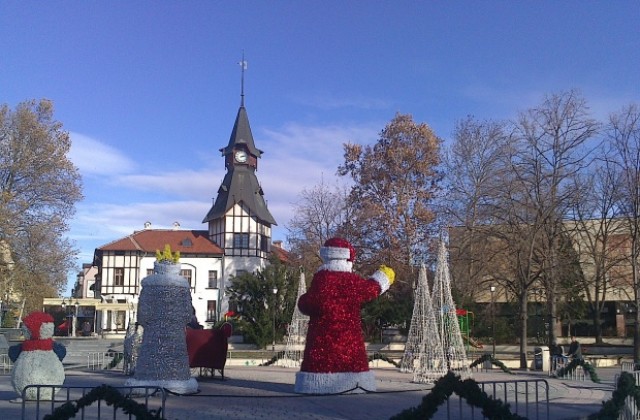 Рафи, Криско и Играта палят елхата в Пазарджик