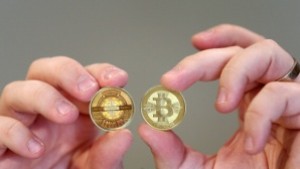 Биткойнът се срина с 13