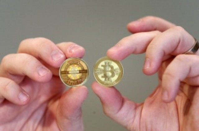 Биткойнът се срина с 13%